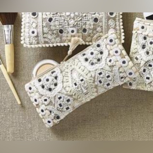 Amazing Threads Embroidered Cosmetics Bag (2 Styles) - Picture 2 of 5